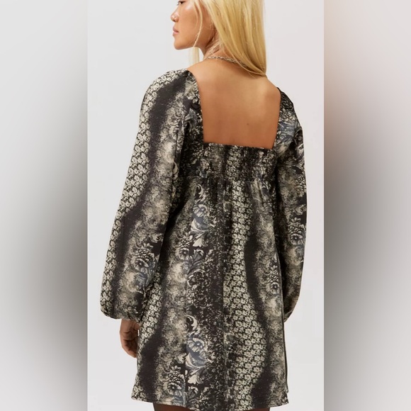 UO Vivienne Printed Long Sleeve Mini Dress Size XS - Picture 2 of 6